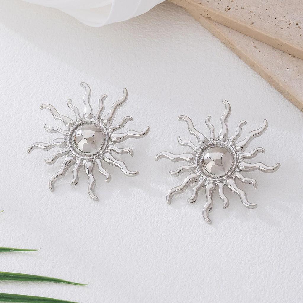 Luxurious European Sun-Shaped Zinc Alloy Earrings for Women - Bold, Fashionable, and High-End