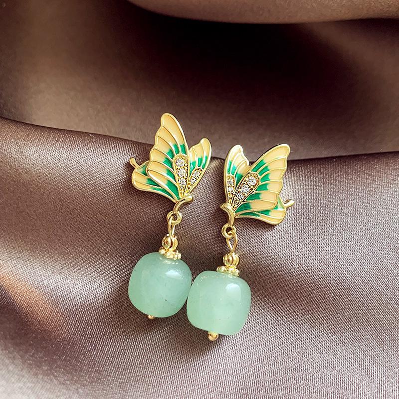 Elegant Green Butterfly Retro Earrings: Versatile Ancient Style for Women