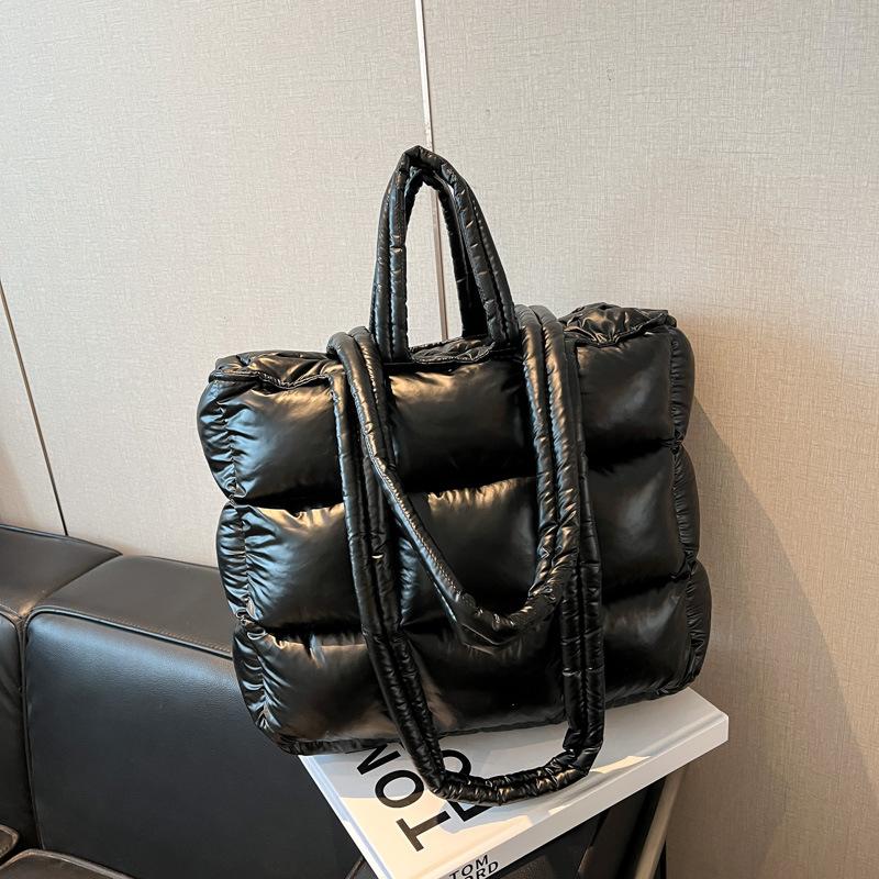 Korean version of casual fashion autumn and winter cotton clothes bag women's 2025 new large-capacity shoulder bag hand-held commuter tote bag