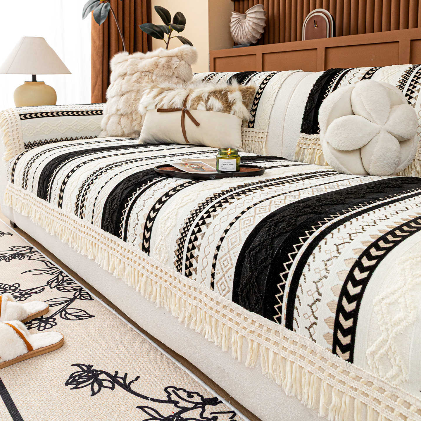 

Advanced Straight Row Anti Slip Leather Sofa Cushion Comfortable and Versatile Sofa Cover Cloth Towel Suitable for All Seasons 70x70cm чорний