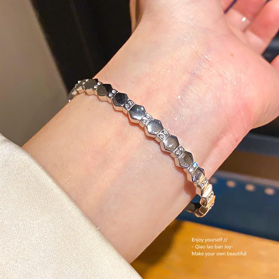 No Ip Stainless Steel Geometric Hexagon Bangle For Women With Elegant Finish For Daily Wear