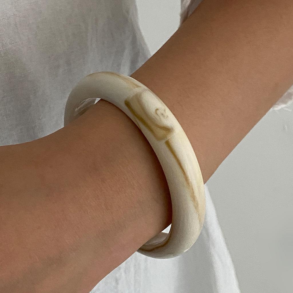 Vintage Amber Smudged Acrylic Wide Bracelet, Exaggerated Wind Geometric Smooth Resin Bracelet