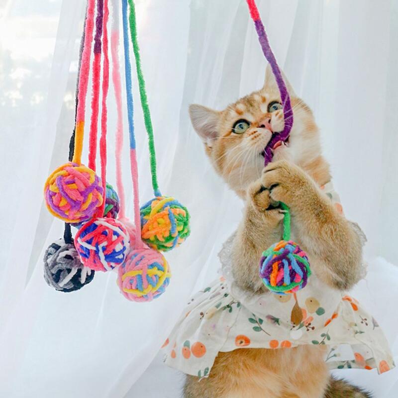 1 cat rattle yarn ball (random color)