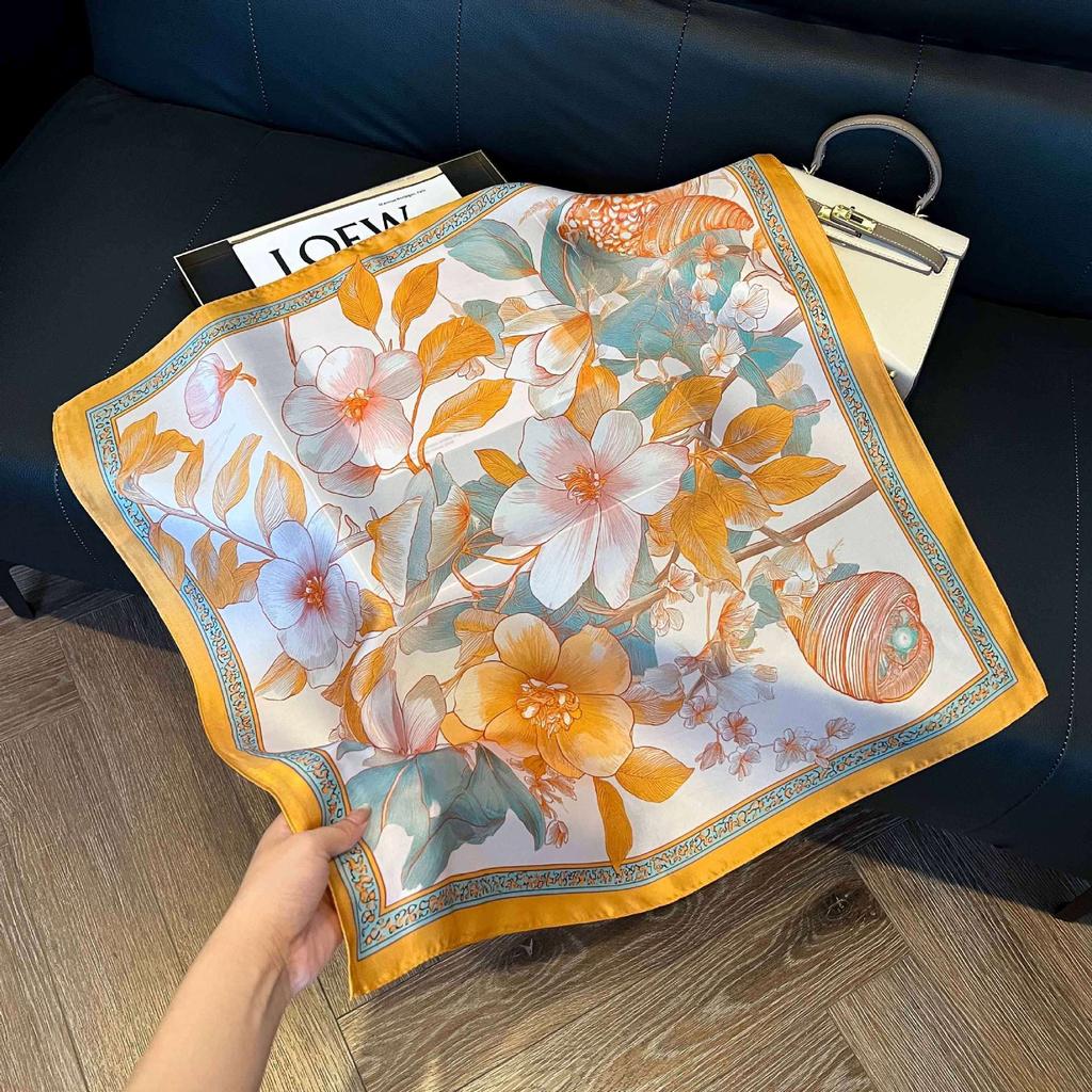 Simulated silk women's small square scarf, Korean cashew nut leopard print small silk scarf, headscarf, four-season scarf, professional scarf.