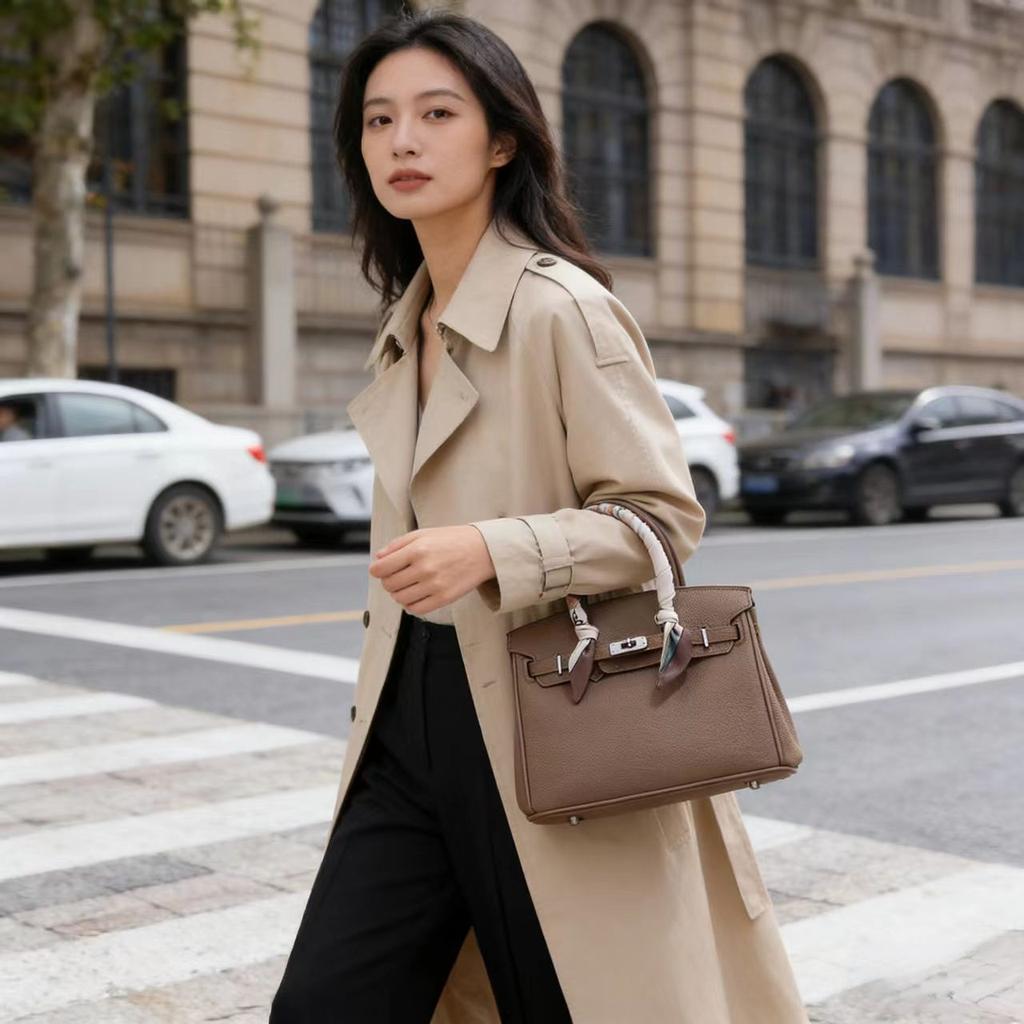 2026 Geantă Clasică Nouă din Platină Geantă cu Temperament Geantă de Umăr Crossbody pentru Femei Geantă pentru Femei Casual Portabilă Versatilă
