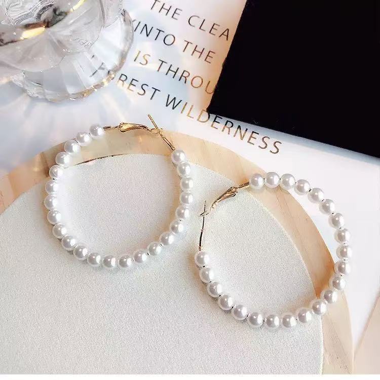 Korean fashion high-end earrings, simple design round earrings, creative light luxury cold wind temperament earrings