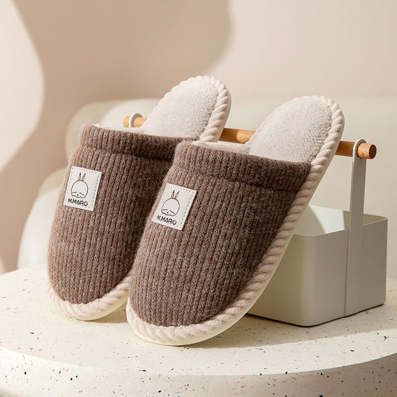 

Хлопковые тапочки женские зимние новые домашние простые комнатные нескользящие теплые бытовые зимние мужские тапочки 44-45 yards темно-коричневого