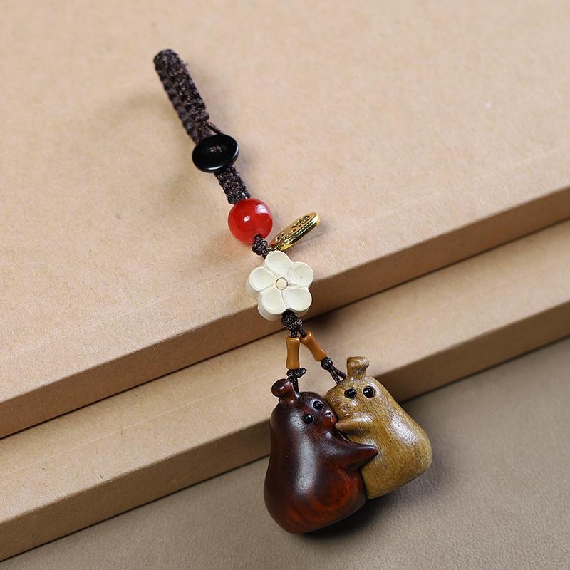 Unisex Personalized Hugging Pear Keychain: Red & Green Sandalwood Pendant Phone Chain