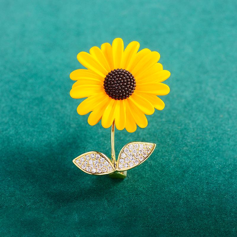 Japanese & Korean-Style Cute Sunflower Brooch Pin - Anti-Exposure, Fashionable, Creative Accessory for Women