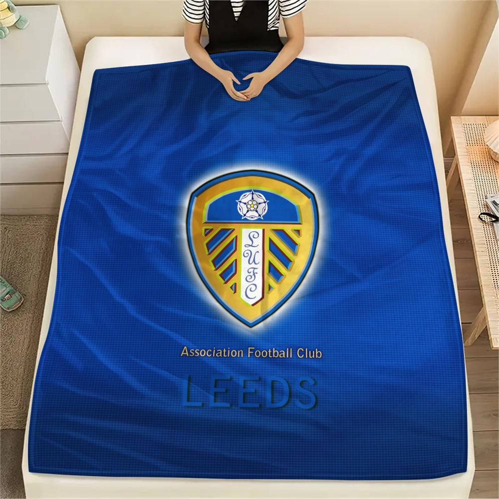 Leeds United, vzorovaná flanelová deka, vysoká kvalita, pohodlná pro všechna roční období, domácí dekorace, teplo a pohodlí, ideální jako dárek.