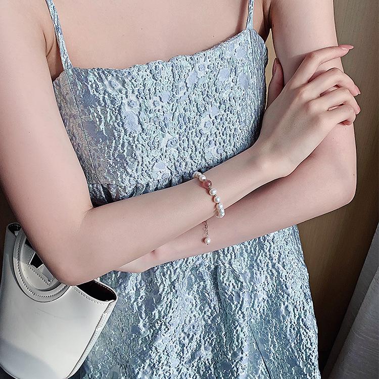 Erdbeerkristall & Barockperlenarmband - Eleganter Damenschmuck für einen Hauch von Romantik