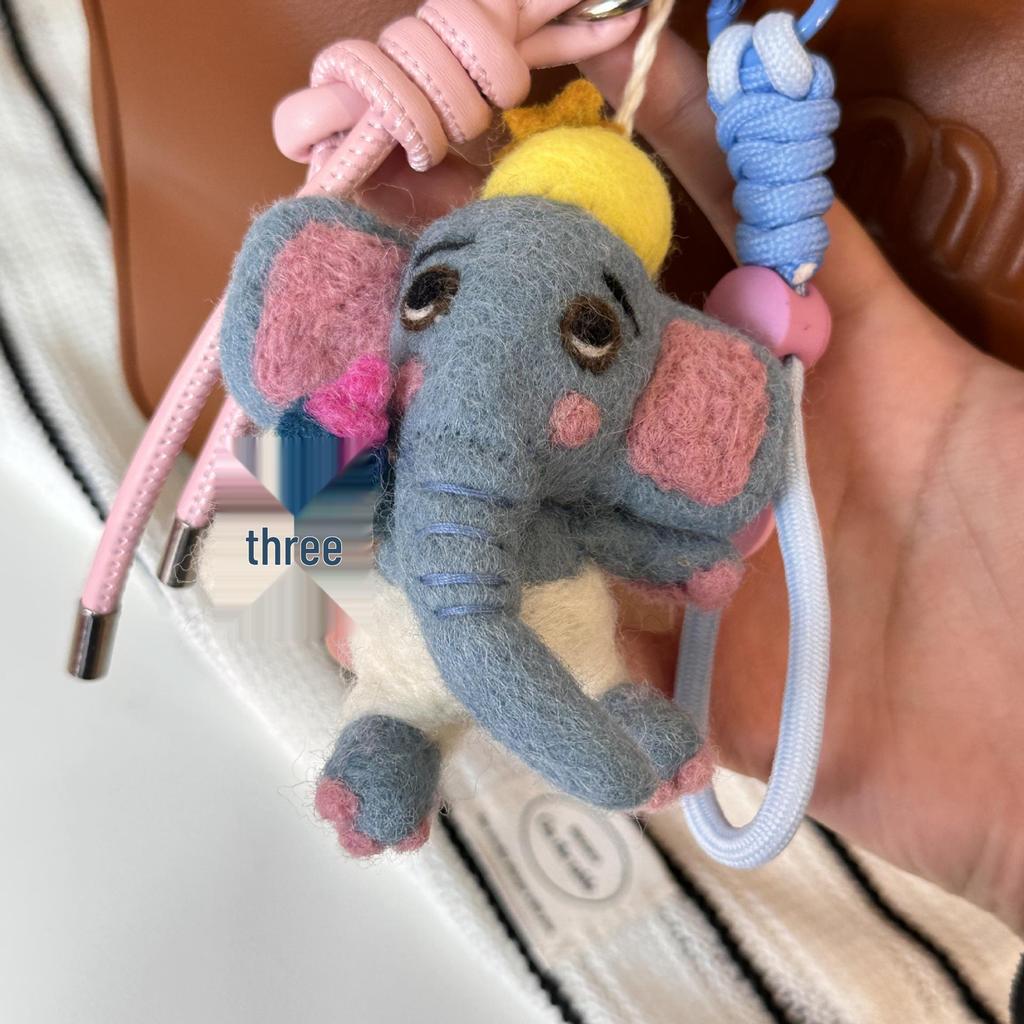 Handmade Wool Felt Elephant Keychain: Cute Backpack Accessory & Small Pendant