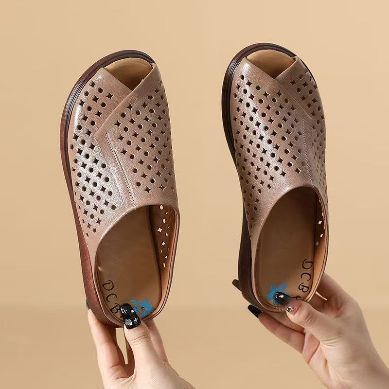 

Женская обувь с мягкой подошвой не утомляет ноги. Летние новые дышащие и удобные прохладные тапочки носить универсальные и удобные сандалии 40