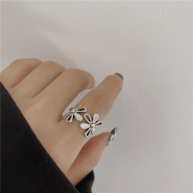 Korean-Japanese Style Retro Flower Adjustable Ring: Elegant, Trendy, and Sweet for Women Adjustable