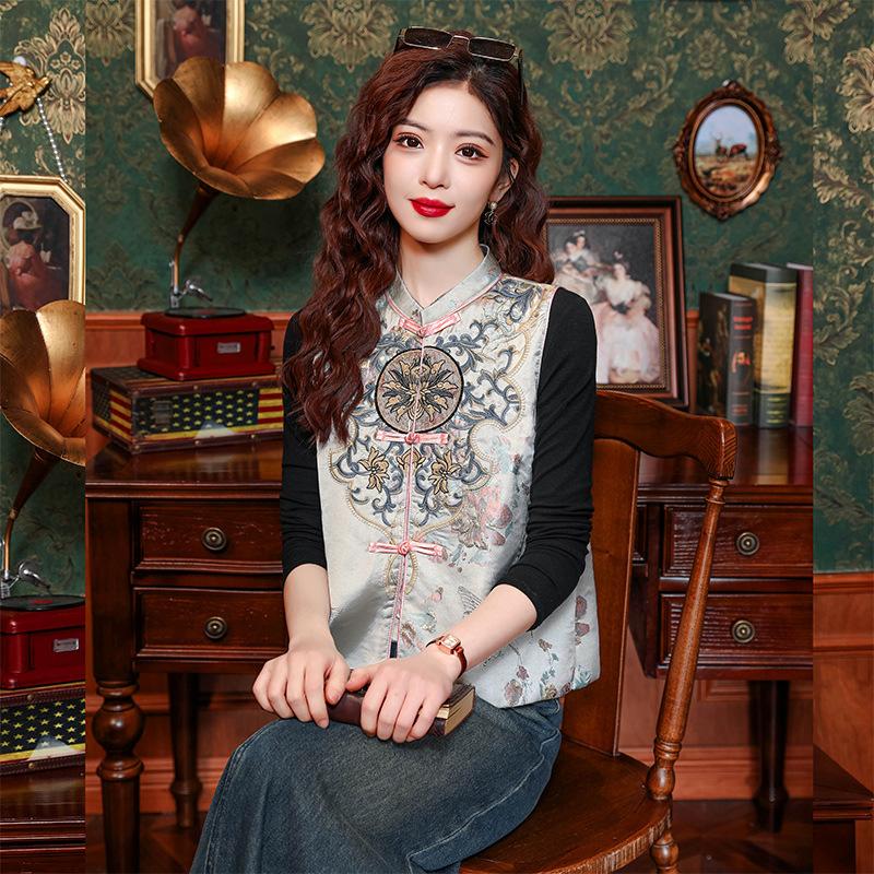 New Chinese Women's Spring and Summer Clothing Chinese Style Heavy Industry Retro Embroidery Buckle Tang Suit Horse Clip Short Jacket for Women