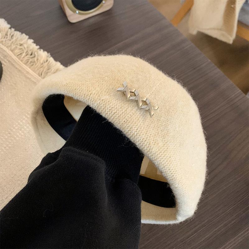 Béret noir femme automne et hiver polyvalent laine chaud montre petit visage chapeau grand tour de tête bec de canard chapeau pointant vers l'avant