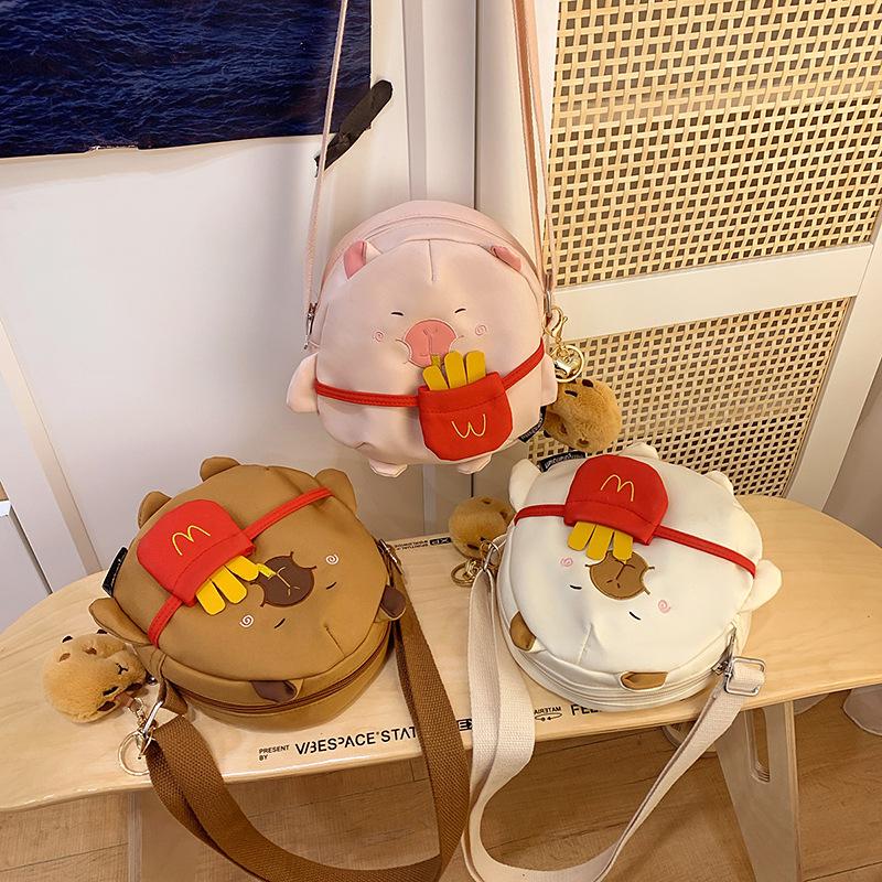 Super cute kapibara fun cartoon diagonal span bag girl heart cute water guinea pig small round bag girl storage backpack