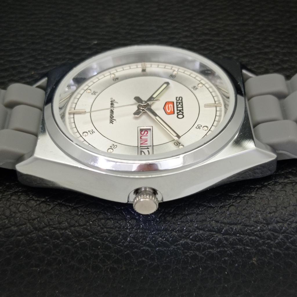 REFURBISHED VINTAGE SEIKO 5 AUTOMATIC JAPAN MENS SILVER DIAL WATCH A434686-2