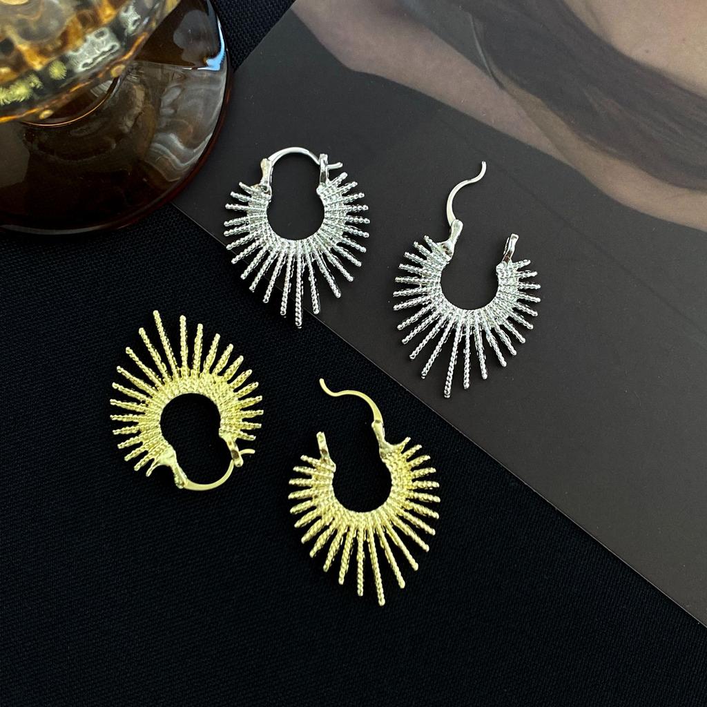Boucles d'oreilles Texture Feuille pour Femmes Métal Ligne de Vent Sens du Design Anneau Cœur de Pêche Boucle d'Oreille Personnalisée Bijoux