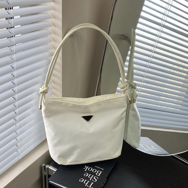 New Korean Style Fashionable Niche Shoulder Bag Handheld Trendy Casual Bucket Bag for Women Commuting To Work Crossbody Bag