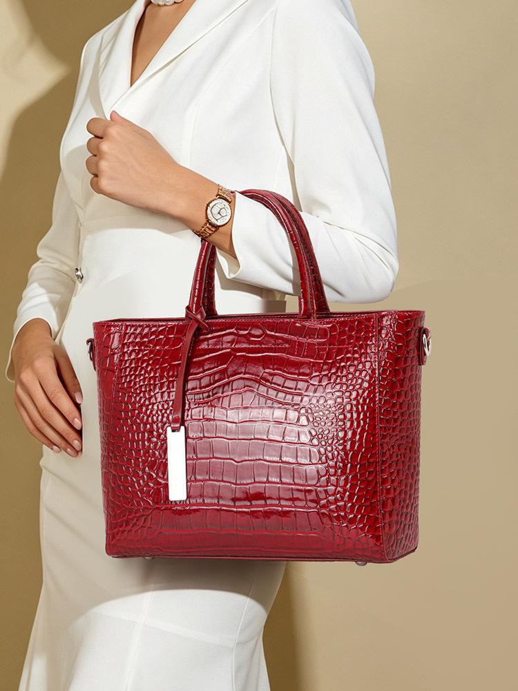 Qian Dian Wine Red Crocodile Pattern Leather Tote – Large Capacity Handbag & Crossbody Bag for Weddings & Work