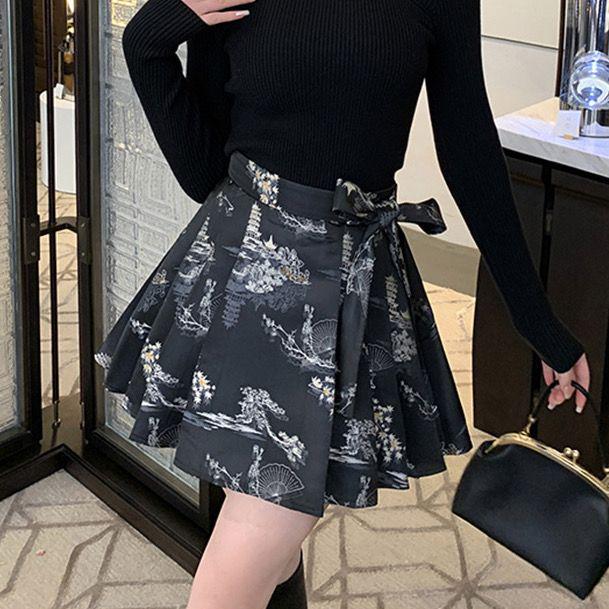 

2025 A/W Women s Chinese Style Black Pleated Horse Face Skirt, Guofeng Petite Half Skirt, Anti-Exposure, Short Design S (80-90 lbs)