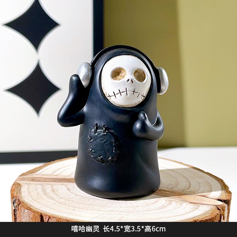 

Halloween ghost ornament skull wizard faceless horror mystery man in black home desktop resin ornament
