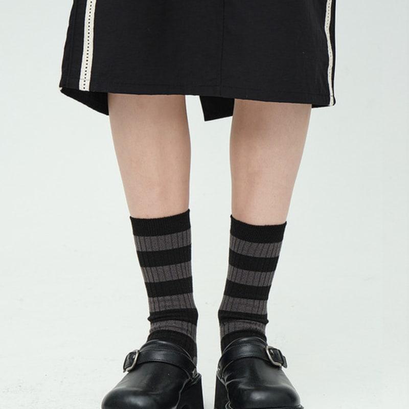 MARGESHERWOOD METAL STRIPE SOCKS_black stripe