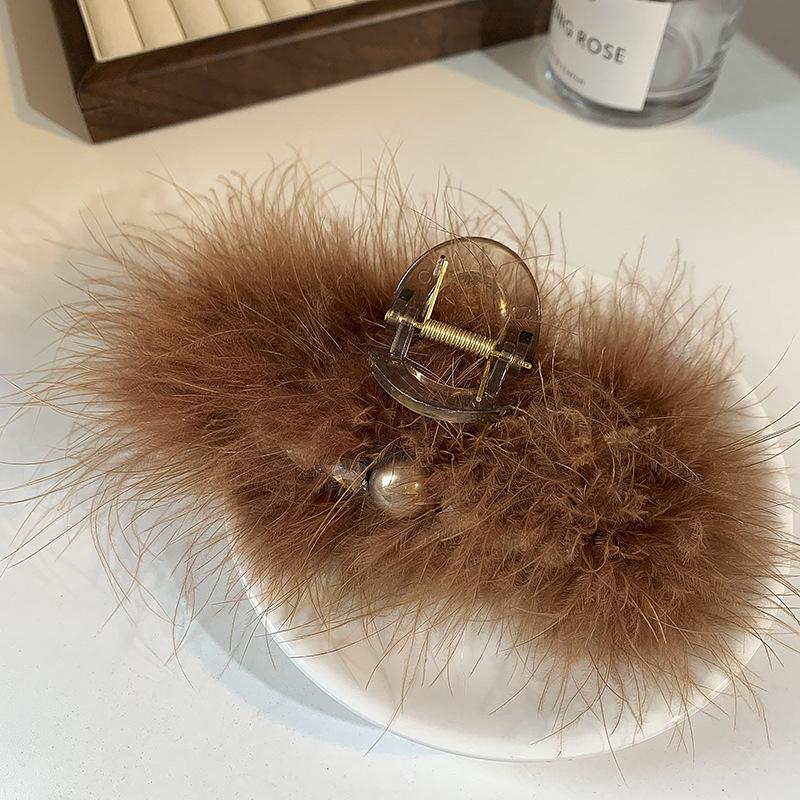 Love pearl feather hairpin Dongdaemun fashion design sense grab clip personality new versatile hair accessories