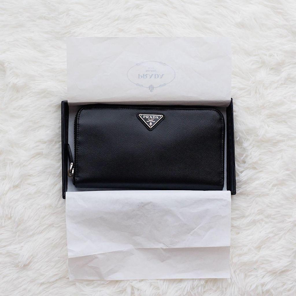 Used Current item Prada Triangle Logo Long Wallet Round Zipper Saffiano Leather Black