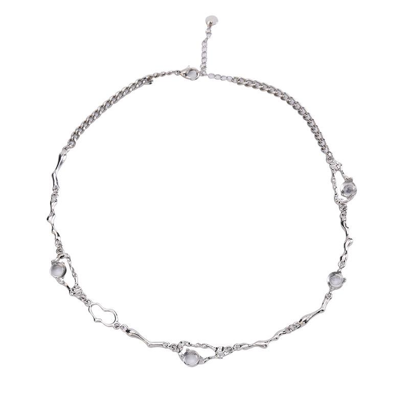 

Элегантное ожерелье из неправильного лунного камня: Стильная ключичная цепочка - Легкая роскошь, универсальный аксессуар для женщин