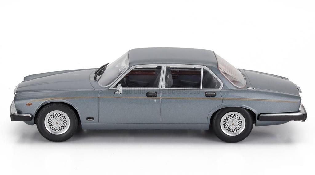 MCG Jaguar Diecast Model 1/18 JAGUAR XJ 3 Series 1979 (Gray) [Parallel Import]
