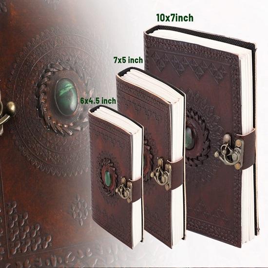 Diář z pravé kůže se zeleným kamenem, hnědý, s ražbou, ručně vyráběný, s kovovým zámkem