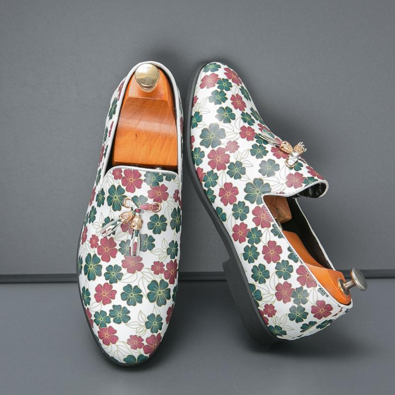 Luxury New Designer Men's Pointed Flower Tassels Patent Leather Shoes Male Casual Loafers Wedding Formal Dress Footwear