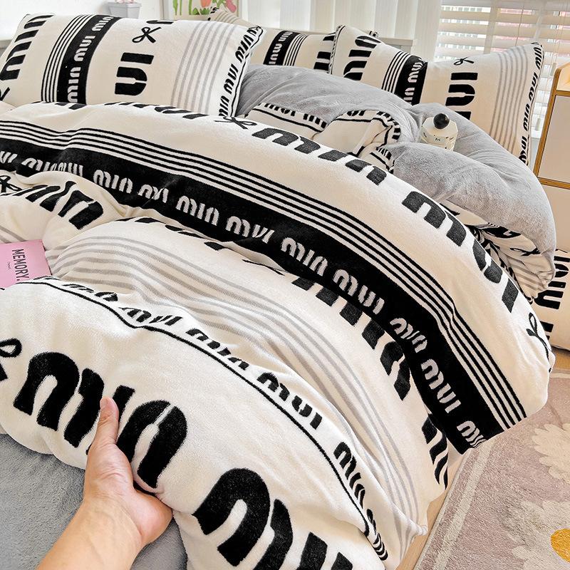 Thickened Milk Fleece Four-Piece Set, Milk Fleece Coral Fleece Bed Sheet Quilt Cover Double-Sided Flannel Bed Three-Piece Set