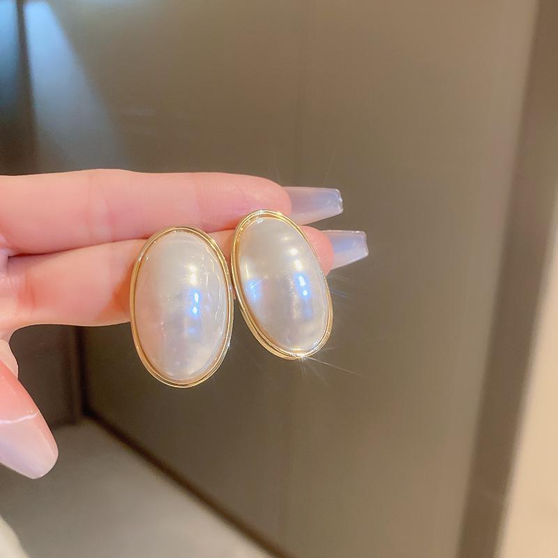 Boucles d'oreilles à pampilles rétro françaises, boucles d'oreilles à la mode et élégantes, boucles d'oreilles baroques en pierre naturelle de couleur eau douce