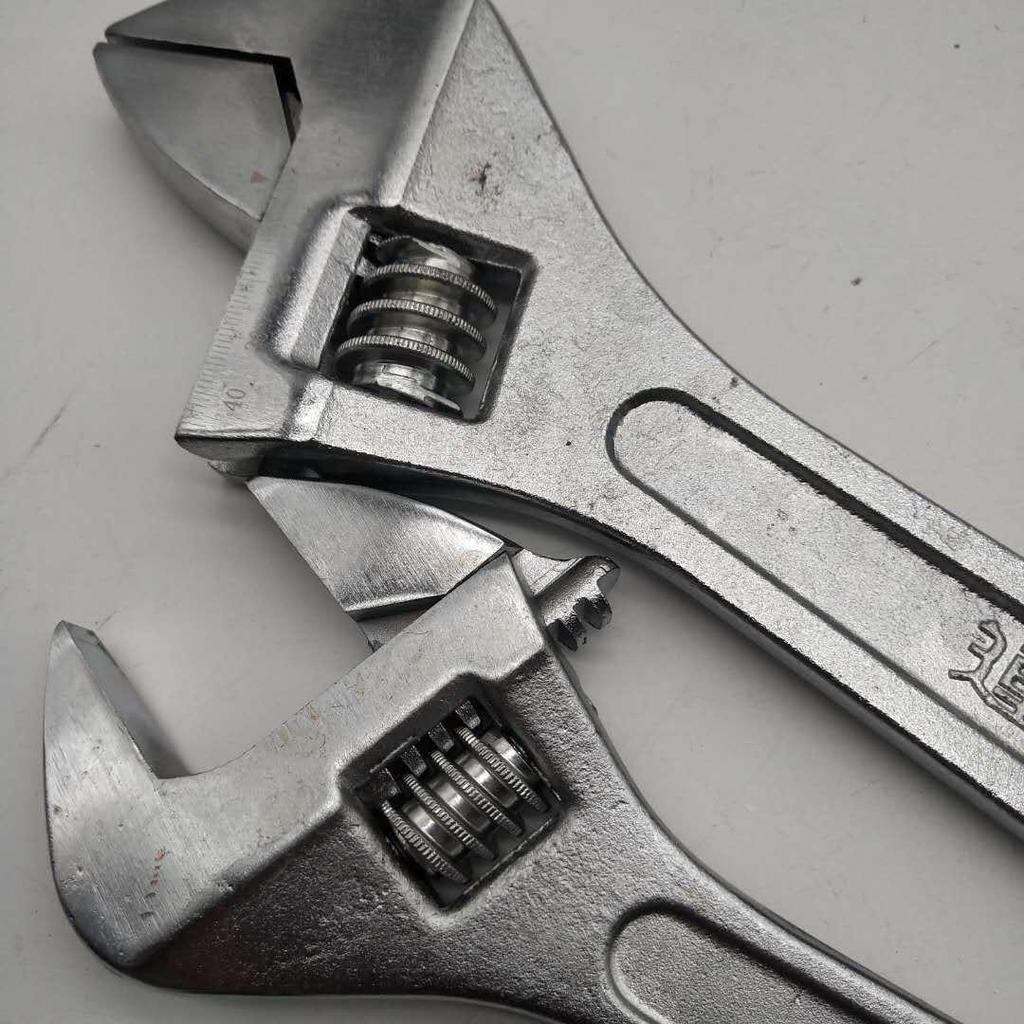 Nastavitelný klíč více velikostí: 8", 10", 12", 15" Otevřený multifunkční nástroj