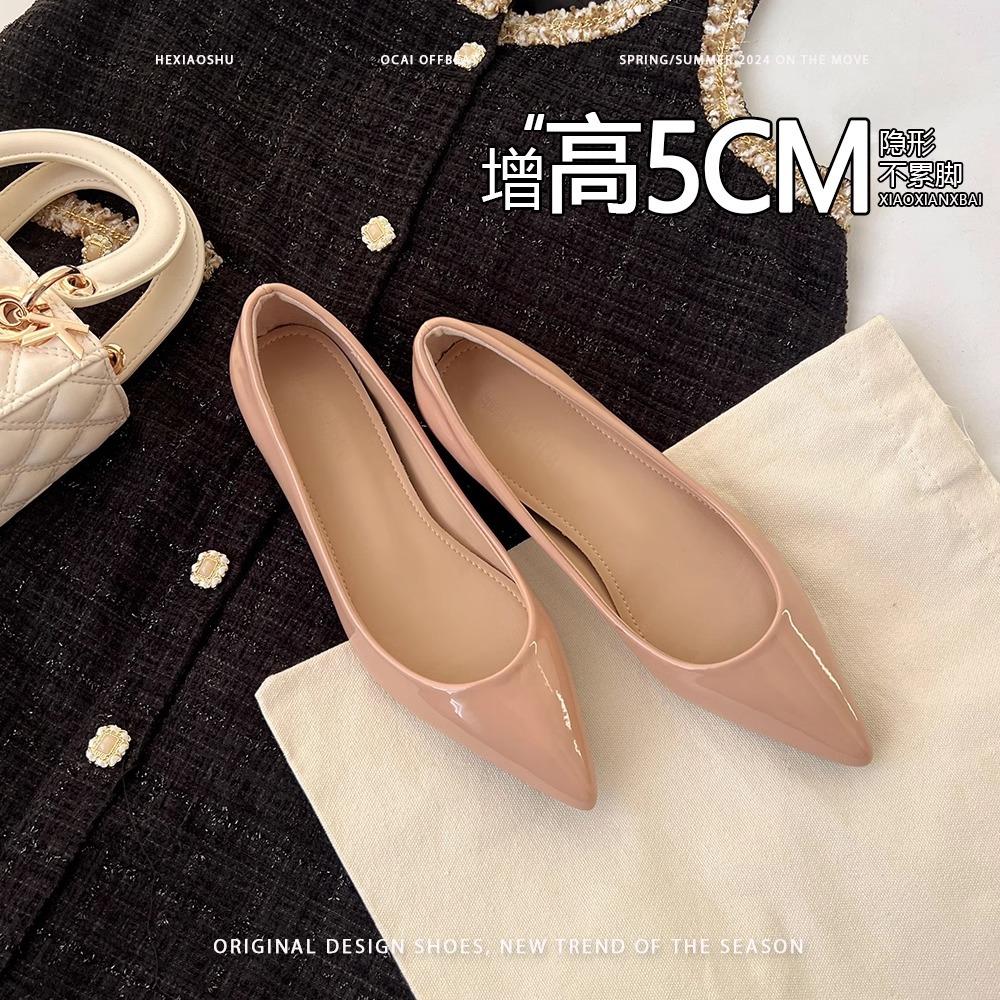 

Версия из овчины~ внутренняя высота увеличивается на 5 см, остроносые туфли-лодочки, женственные, с неглубоким вырезом, на плоской подошве 40