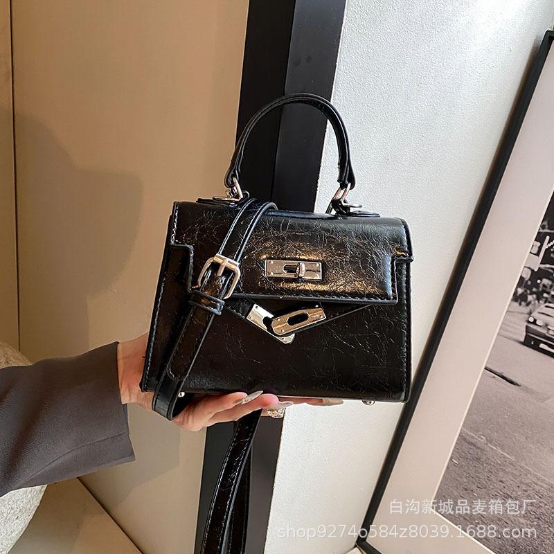 

Premium sense versatile portable small bag women s 2025 new trendy fashion shoulder bag temperament simple messenger Kelly bag