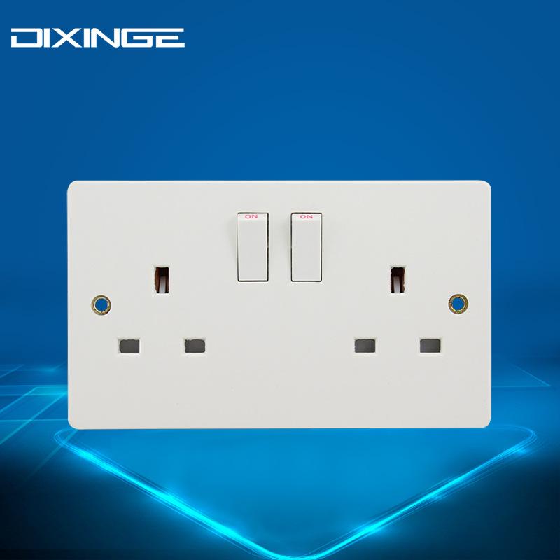 86 Type UK Standard Square Bakelite Wall Socket with Switch, 13A British Three-Pin
