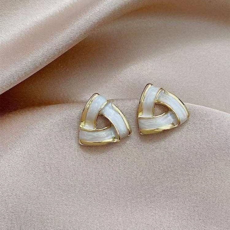 Earrings 2025: Trendy Round Face-Slimming Minimalist Studs - Versatile Korean Style for Influencers