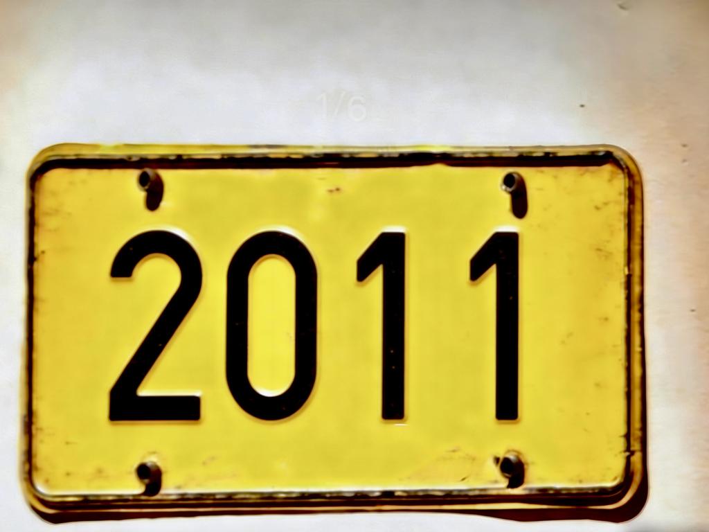 Vintage s Year Number Retro Yellow License Plate Pattern Aluminum Metal Painting High Definition Clear Print Bend Resistant