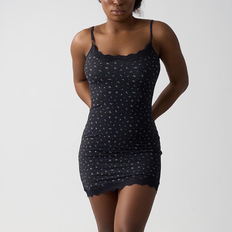 

Миди платье-комбинация на тонких бретелях с кружевной отделкой - Приталенное с принтом Large