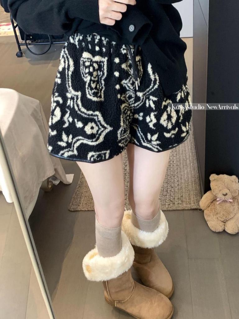 Women's High-Waisted Casual Caramel Lamb Wool Shorts - Winter Loose Fit Fair Isle Pattern