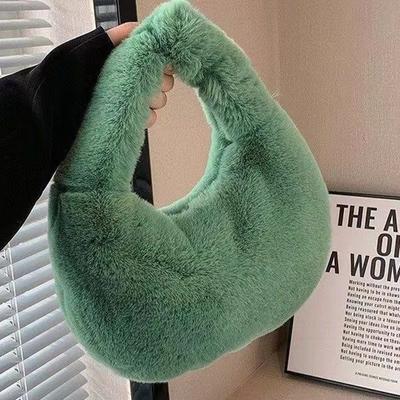 Damen Kleine Halbmondtasche Luxuriöse Warme Plüsch Handgelenktaschen für Damen Mode Fellige Kurzer Henkel Clutch Niedliche Damen Münzbörsen