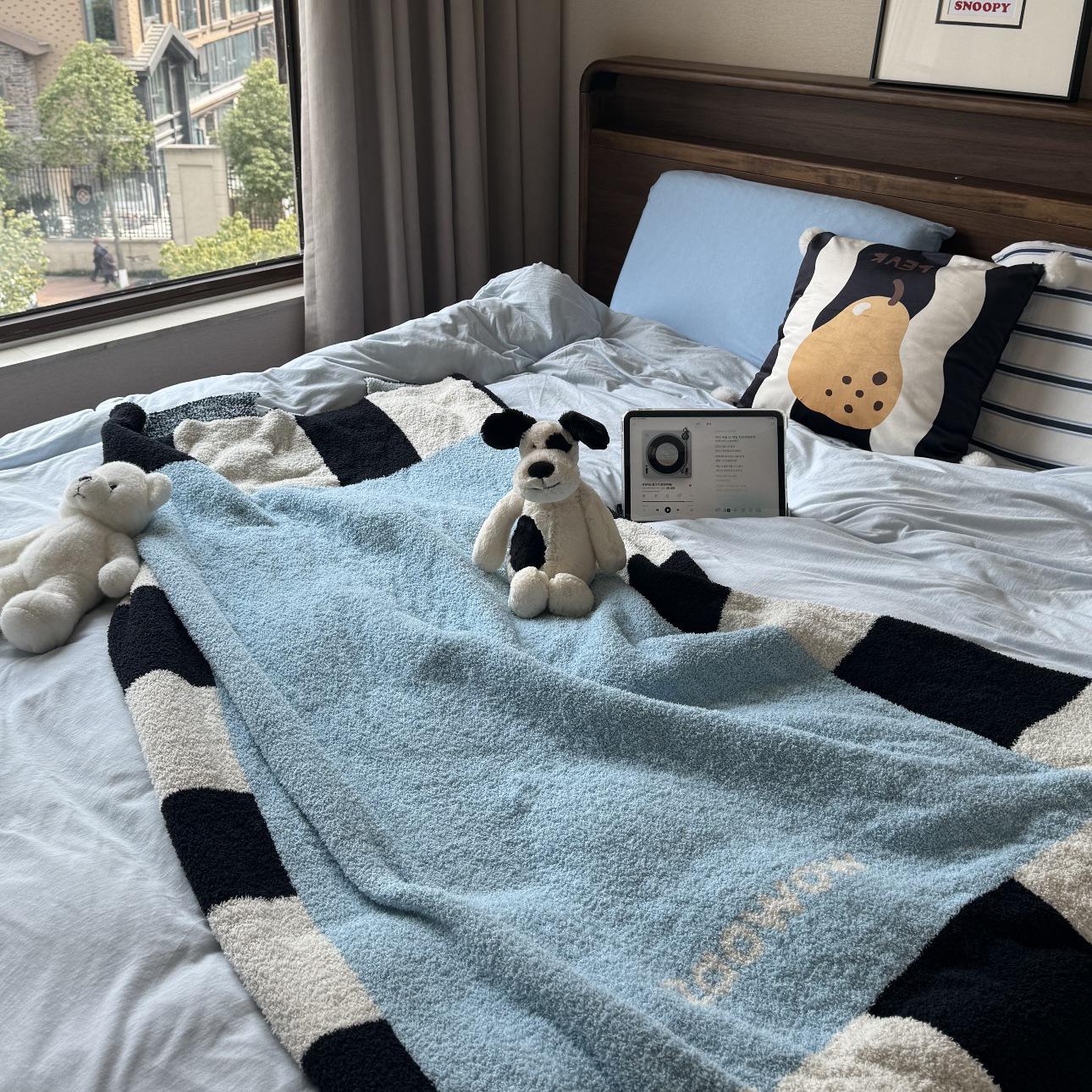 

Chinese Style Memphis Plaid Half-Sided Fleece Blanket – Class A Mother and Baby Nap Blanket, Sofa Throw, Leisure Cover. 130x170 cm