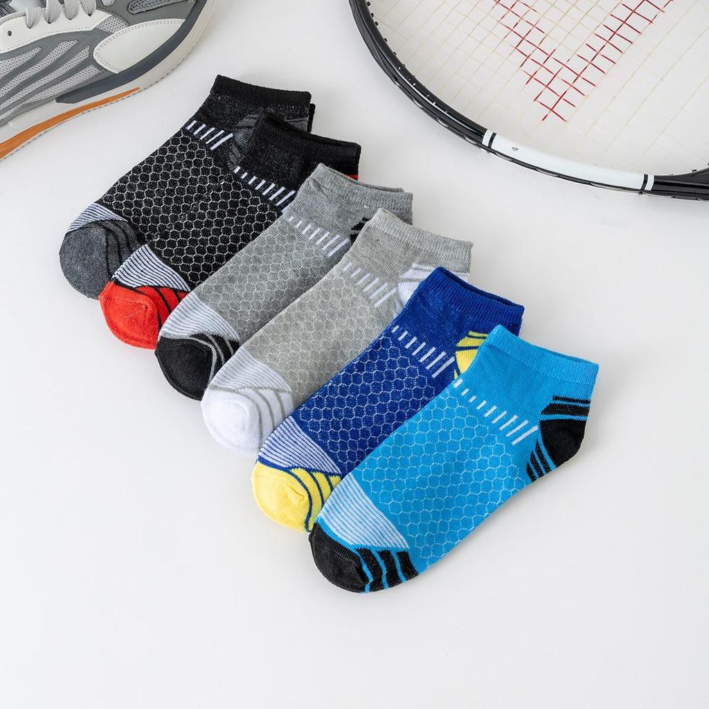 Herren Atmungsaktive Mesh Sommersocken - Lässiger Sportstil in Schwarz, Weiß und Grau.