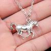 1pc Collar con Colgante de Caballo Galopando de Aleación de Zinc - Estilo Lindo y Fresco, Diseño de Unicornio de Moda para Hombres y Mujeres