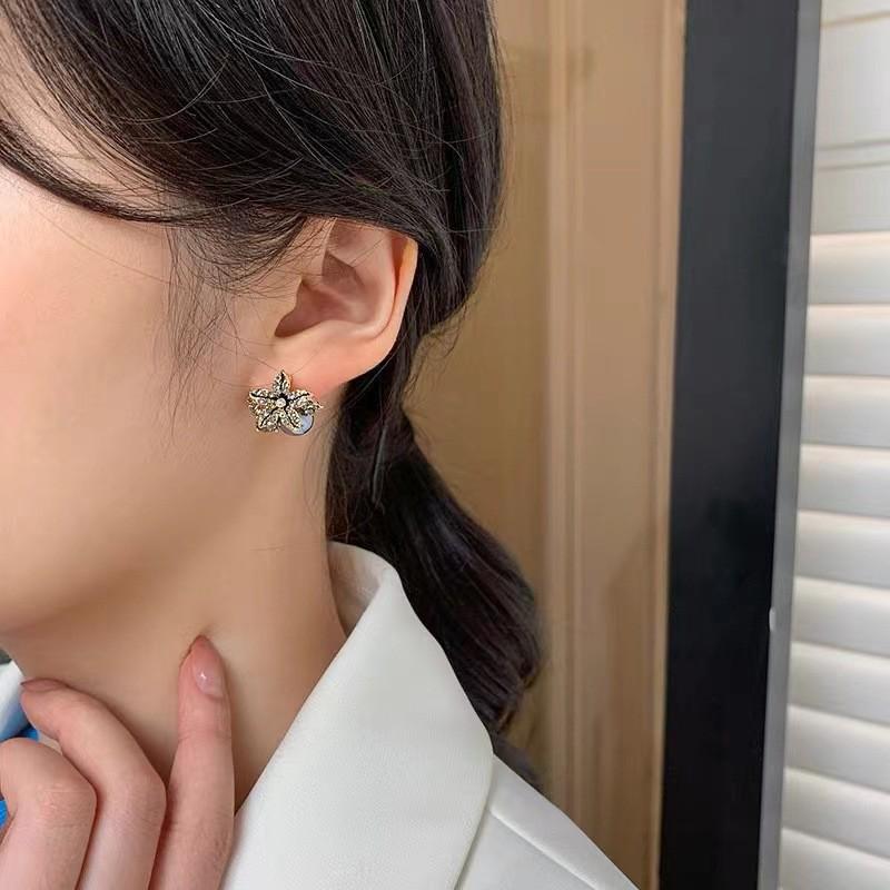 Lily Flower Retro Petal Earrings: Korean Style & Simple Dangle for a Girly Touch