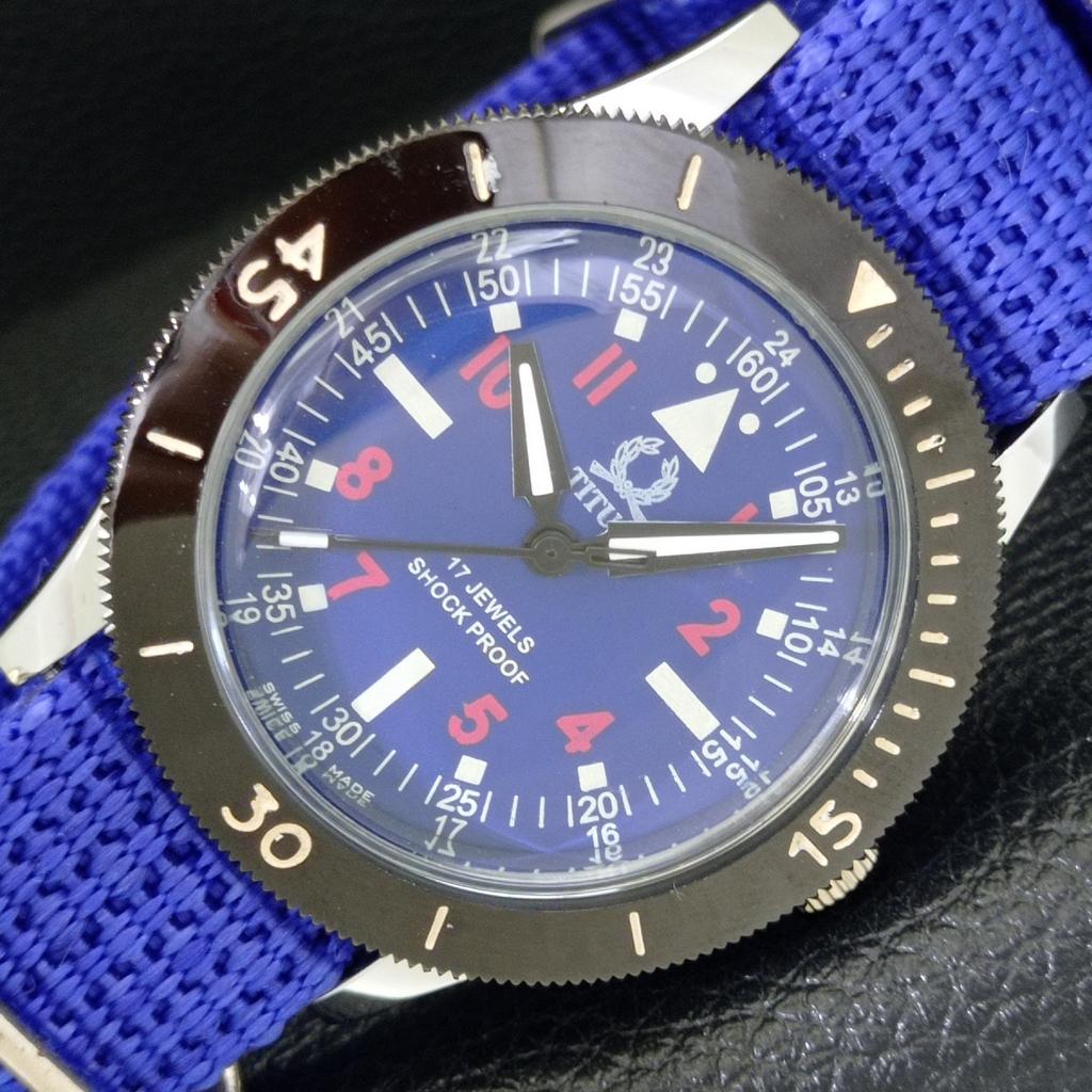 

ВИНТАЖНЫЕ ШВЕЙЦАРСКИЕ МУЖСКИЕ ЧАСЫ TITUS С РУЧНЫМ ЗАВОДОМ, ВРАЩАЮЩИМСЯ БЕЗЕЛЕМ, СИНИМ ЦИФЕРБЛАТОМ a700019-5 R201-a700019